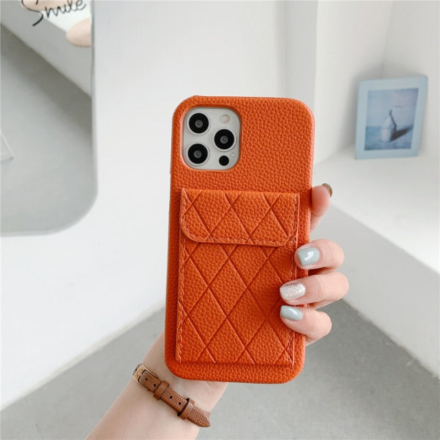 Leren-look hoesje om een iPhone met praktische pasjeshouder