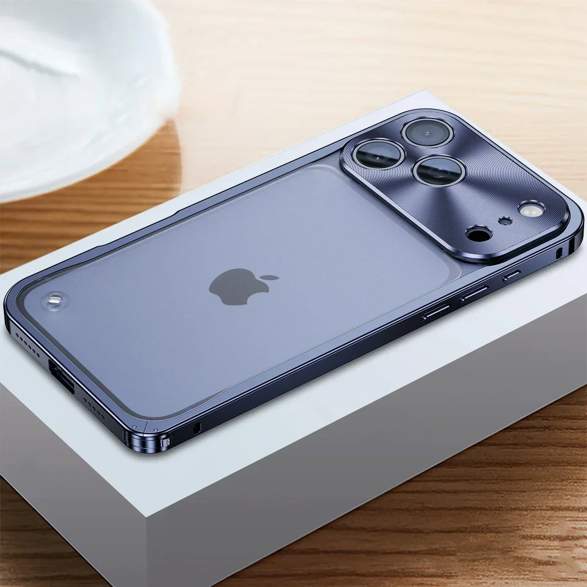 iPhone-Hoesje Met Metaalglans Frame en Matte Achterkant