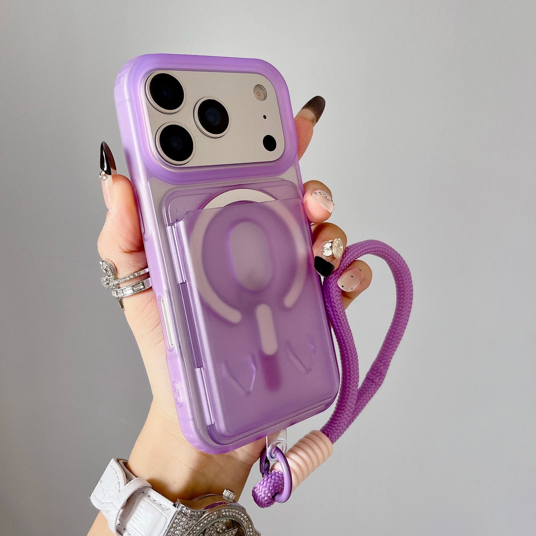 Detail van de pasjesvakken in het iPhone-hoesje