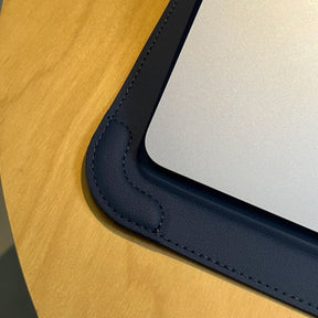 Laptophoes met ingebouwde muismat