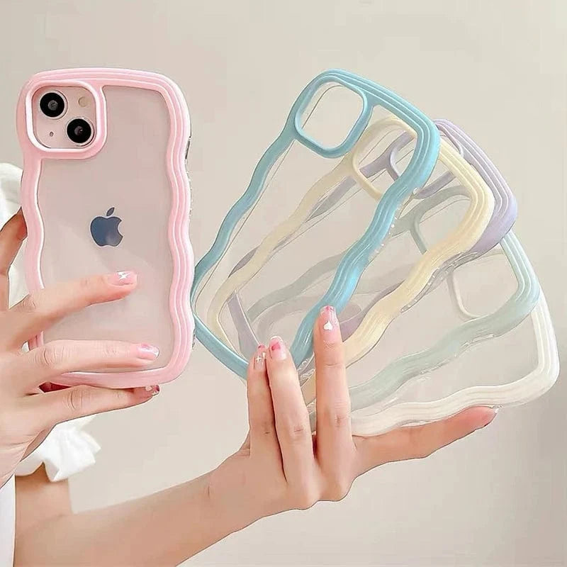 iPhone hoesje met zachte golvende lijnen op een neutrale achtergrond