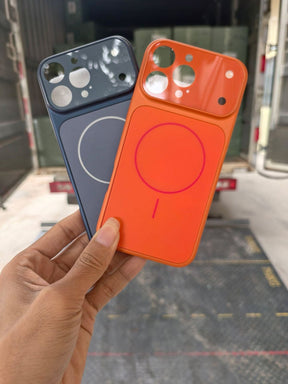 Beschermend mat hoesje rond een iPhone, gezien van achteren