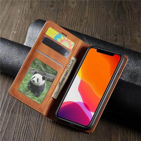 Detail van het kaartvak in het leren fliphoesje voor iPhone 11